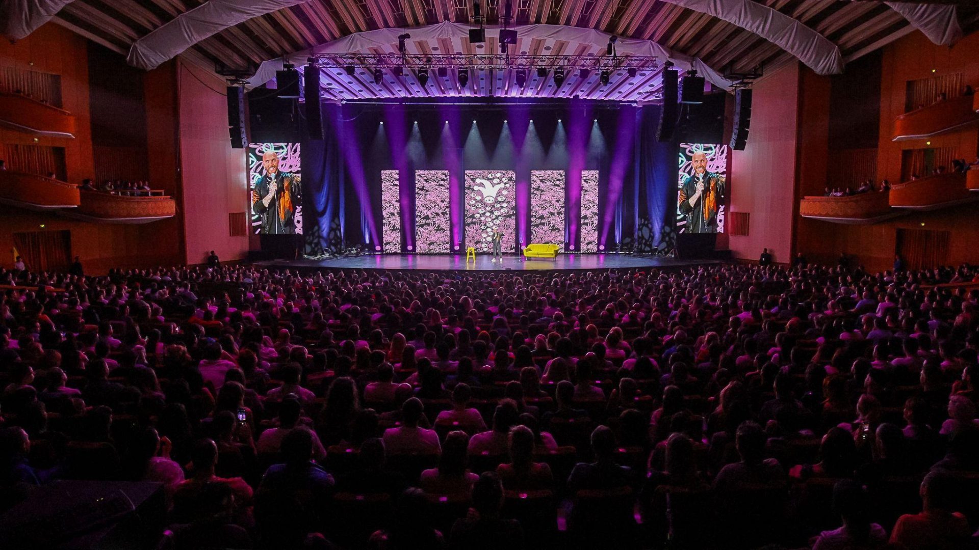 Fool’s Night Out: cum a ajuns stand-up-ul românesc la Sala Palatului